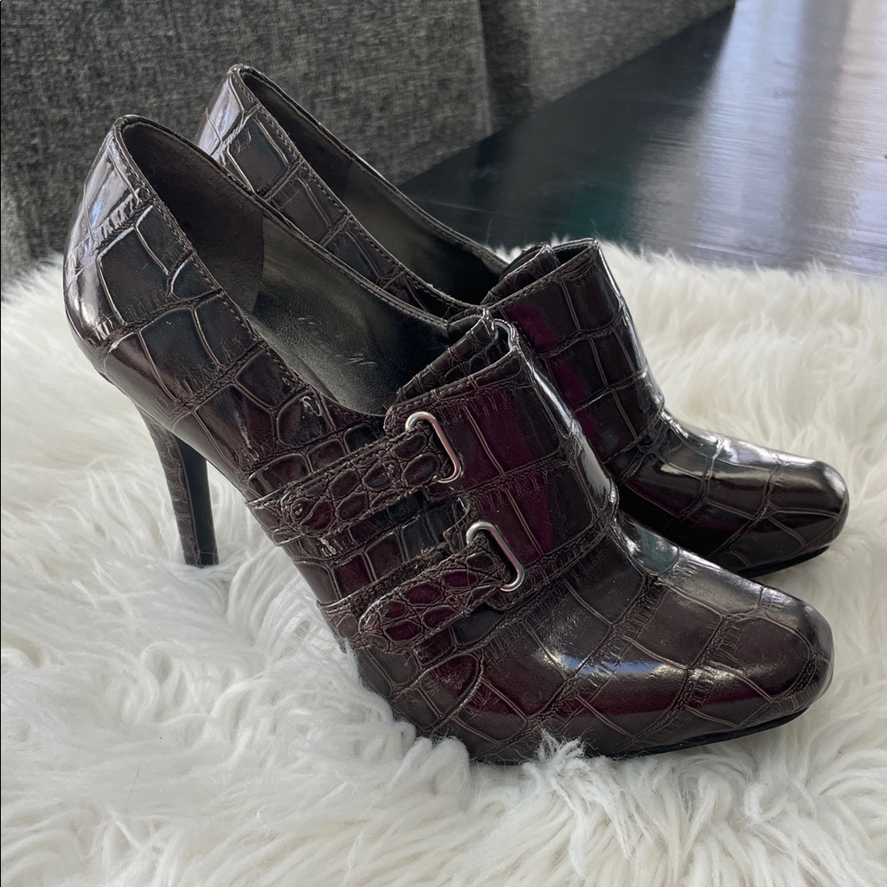 👠 Guess Garnier Croc Embossed Boots 6 1/2 free guess purse with purchase